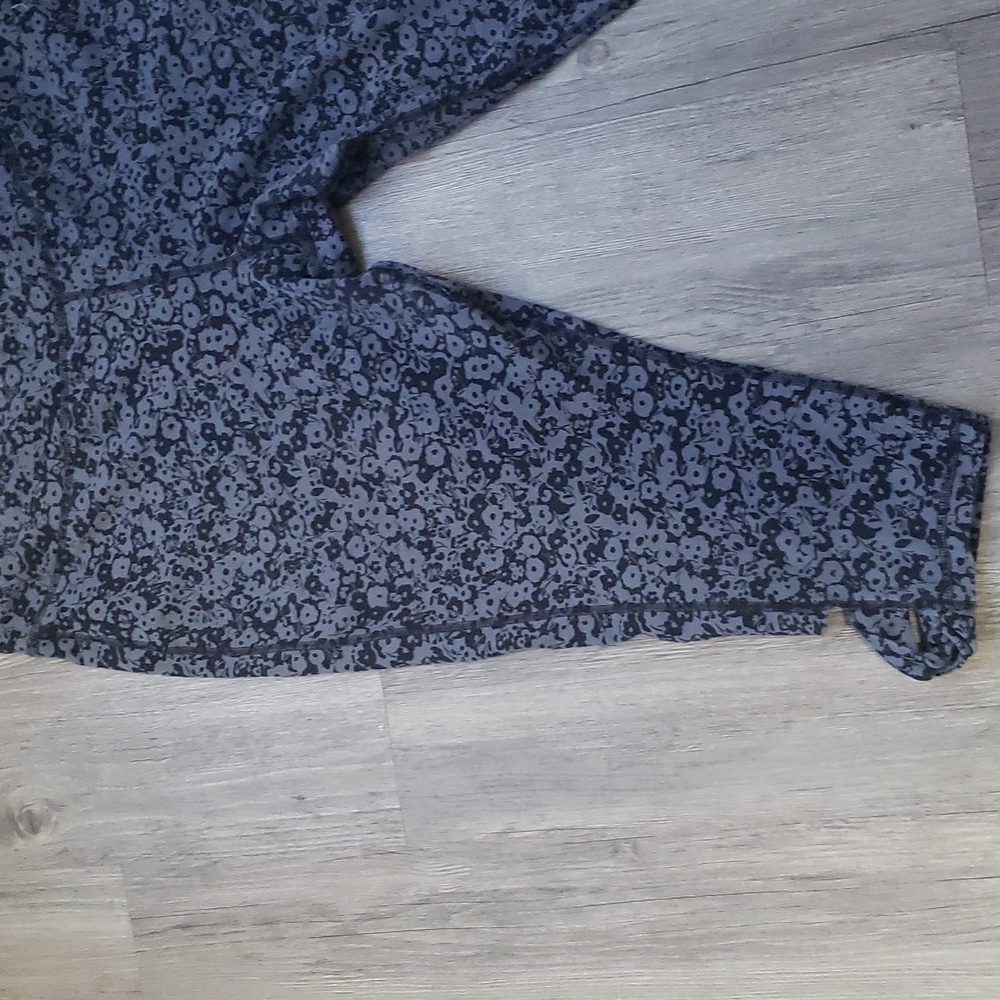 Xersion stretchy floral black colored leggings - Picture 4 of 14
